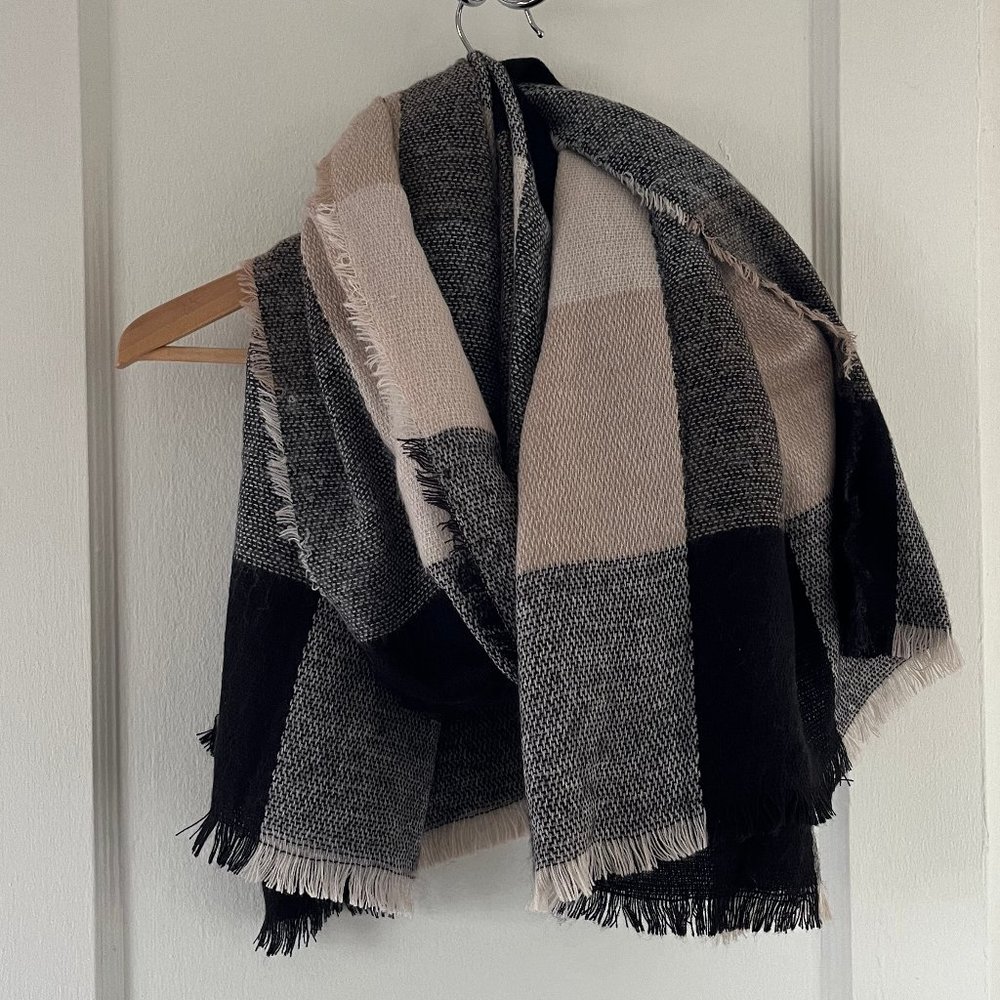 NWT: Old Navy, Oversized Checked Plaid Blanket Scarf Wrap, O/S